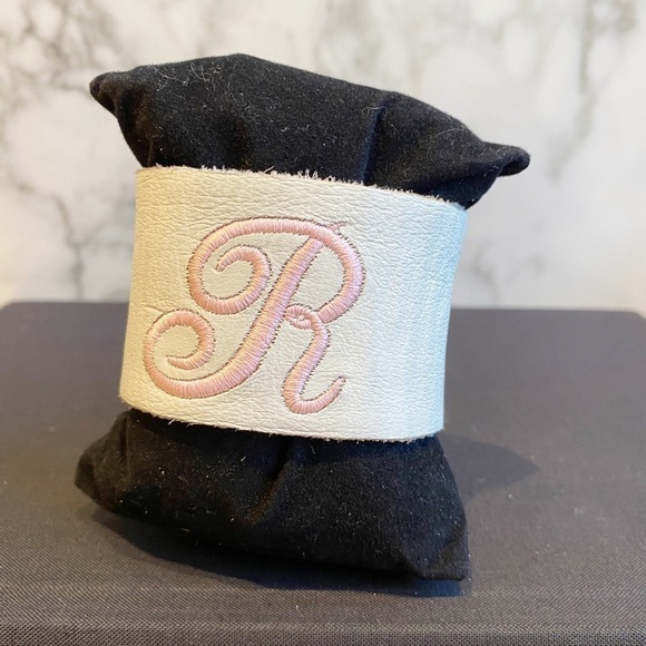 𝅺ROOTS Reversible leather CUFF monogrammed “R” - Picture 3 of 6